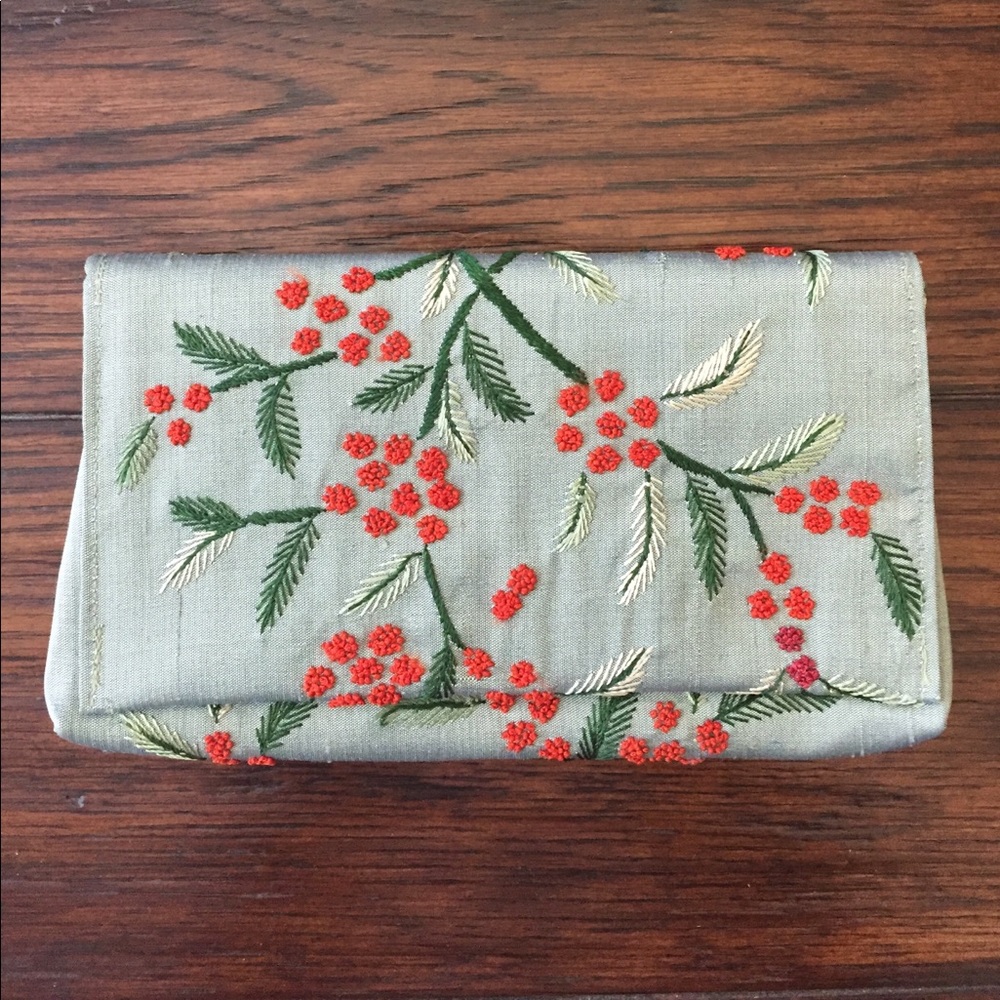 Chan Luu clutch